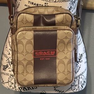 Beautiful rare coach. G1069570078